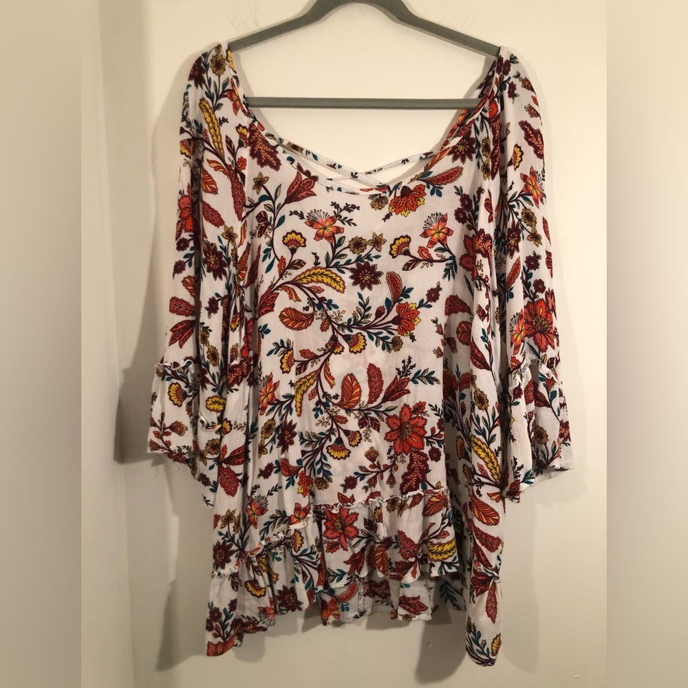 Boutique Vibrate Multi colored Textured Floral Tunic Top w Cross Straps on Back